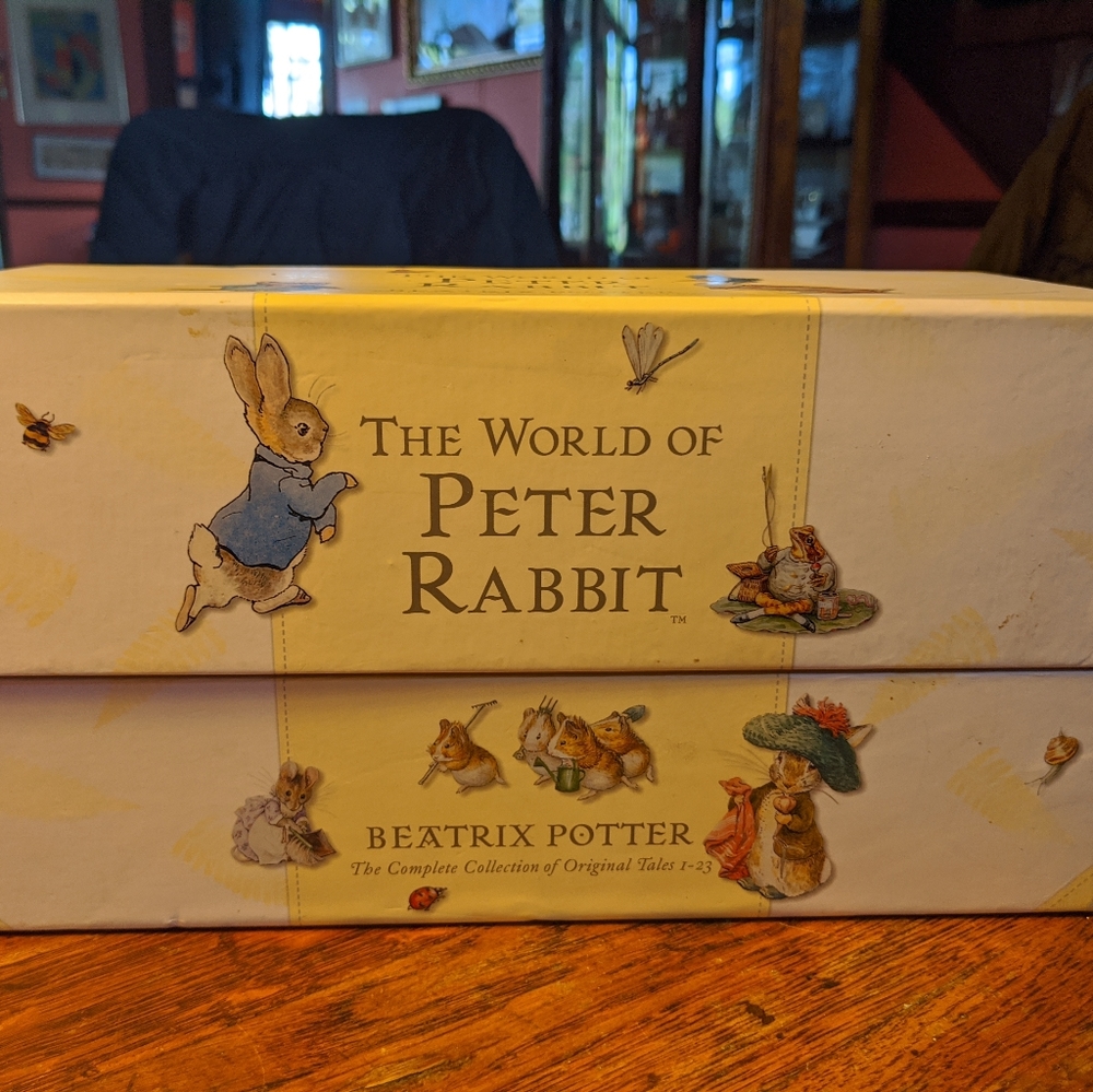 The World of Peter Rabbit 23 book gift box w/ tear